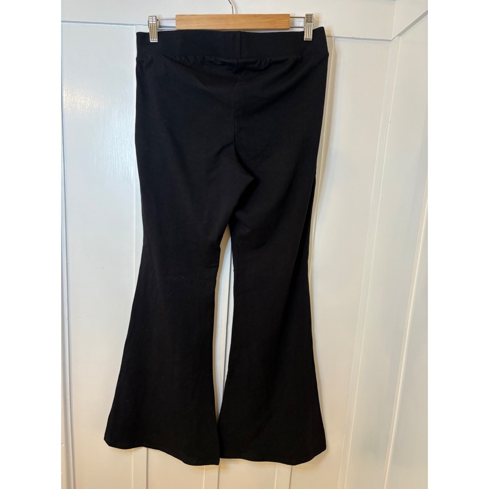Torrid Womens Black Flare Leg Yoga Pants Plus Size 1 Pockets NWOT - Picture 2 of 10